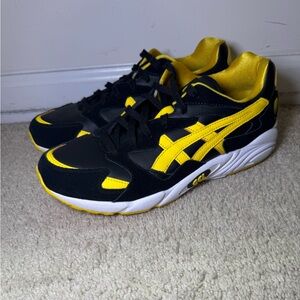 ASICS Men's Black and Yellow Sneakers